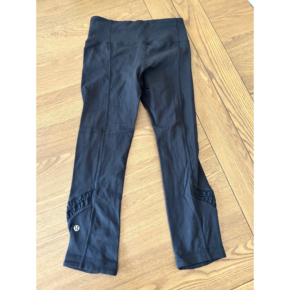 Lululemon Black Cropped Leggings Ruched Details Workout Athleisure‎ Activewear